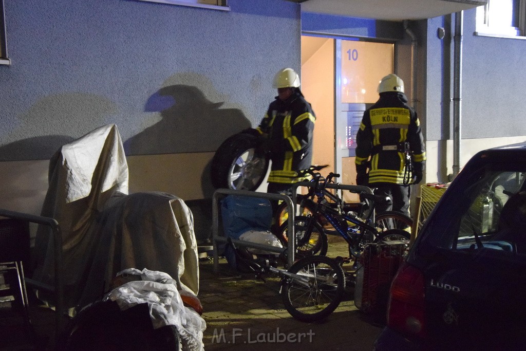 Feuer 2 Y Kellerbrand Koeln Ostheim Ruppinerstr P142.JPG - Miklos Laubert